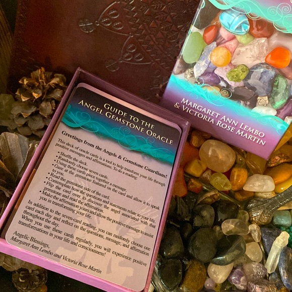 Angel Gemstone Oracle Cards by Margaret Ann Lembo & Victoria Rose Martin - Picture 7 of 8